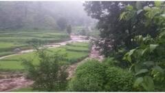 Uttarakhand News: Dehradun में बारिश के बाद नालों में बदली सड़के..देखिए सैलाब का ये रौद्र रुप