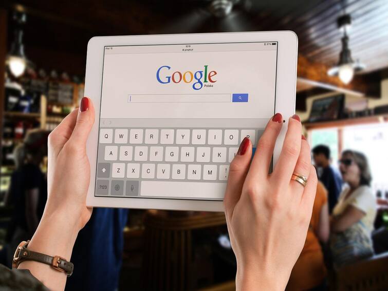 Google Translation: गूगल से ट्रांसलेट करने वालों को बड़ा झटका, कर दी अपनी सर्विस बंद! largest search engine Google has stopped the Google Translate service in China. Google Translation: गूगल से ट्रांसलेट करने वालों को बड़ा झटका, कर दी अपनी सर्विस बंद!