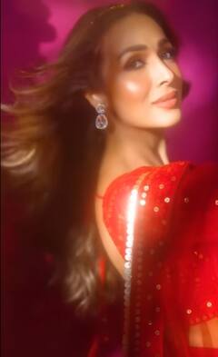 Malaika Arora Pics: रेड लहंगे में कयामत ढाती नजर आईं मलाइका अरोड़ा, खूबसूरती देख फोटोज़ पर थम जाएंगी आपकी भी निगाहें