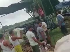 बदहाल श्मशान घाट! तिरपाल लगाकर करना पड़ा अंतिम संस्कार, कहीं लेना पड़ा टीन के तख्ते का सहारा