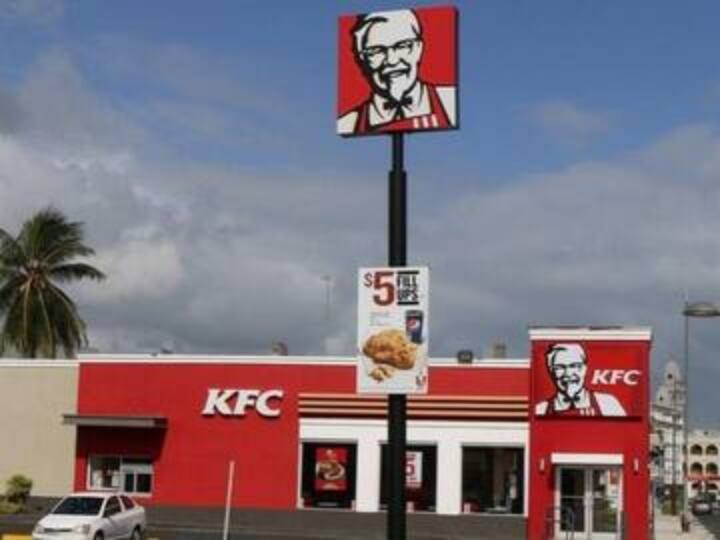 American women returned 43thousands rupee to kfc that came along with sandwich lunch meal, KFC की बड़ी भूल, सैंडविच के साथ दे दी एक दिन की पूरी कमाई, महिला ने पेश की ईमानदारी की मिसाल