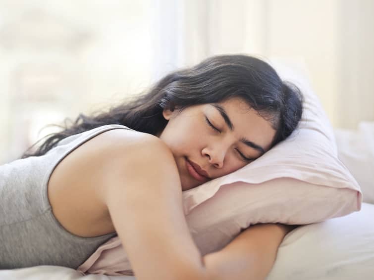 Sleeping Position: బోర్లా పడుకోవడం అలవాటా? మీరు తప్పకుండా ఈ షాకింగ్ విషయాలు తెలుసుకోవాలి Sleeping On Your Stomach Its Good Or Bad To Your Health Sleeping Position: బోర్లా పడుకోవడం అలవాటా? మీరు తప్పకుండా ఈ షాకింగ్ విషయాలు తెలుసుకోవాలి