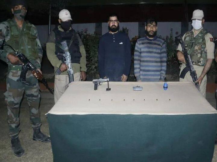 Terrorist Arrested: कश्मीर में पुलिस को मिली बड़ी सफलता, लश्कर-ए-तैयबा के दो हाइब्रिड आतंकवादी गिरफ्तार kashmir police arrested two lashkar e taiba terrorists in sopore search opration Terrorist Arrested: कश्मीर में पुलिस को मिली बड़ी सफलता, लश्कर-ए-तैयबा के दो हाइब्रिड आतंकवादी गिरफ्तार