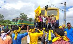 টানা দু'দিন কুর্মিদের বিক্ষোভ, বাতিল বহু ট্রেন, চরম ভোগান্তি, রইল তালিকা
