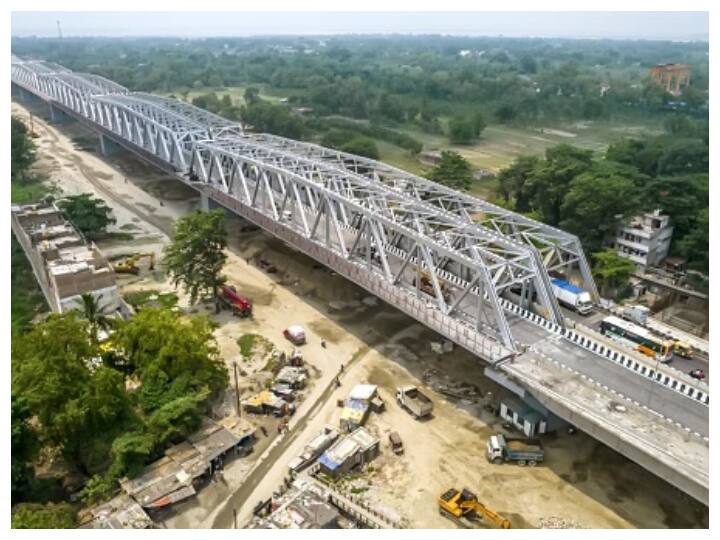 Mahatma Gandhi Setu is a bridge built on top of the river Ganga in Bihar, and it connects Patna to Hajipur. With a total length of over 5 km, it is the third-longest river bridge in India. The bridge was opened for public in 1982 by the then Prime Minister Indira Gandhi. The bridge is an example of the cantilever segmental construction method and has two lanes, one upstream and another downstream. (Image: Getty Images)