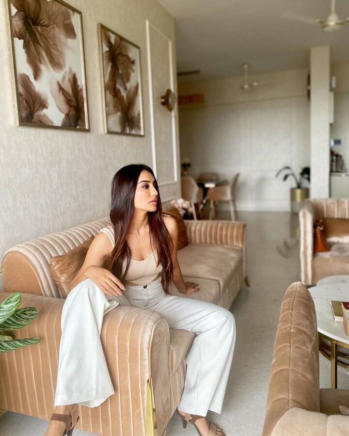 प्रसिद्ध टीव्ही अभिनेत्री सुरभी ज्योतीने तिच्या उत्कृष्ट अभिनयाच्या जोरावर घराघरात विशेष ओळख मिळवली आहे.(फोटो सौजन्य :surbhijyoti/इंस्टाग्राम)