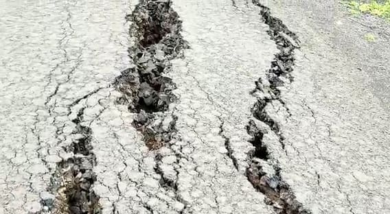 जोतिबा डोंगराचा मुख्य रस्ता खचला