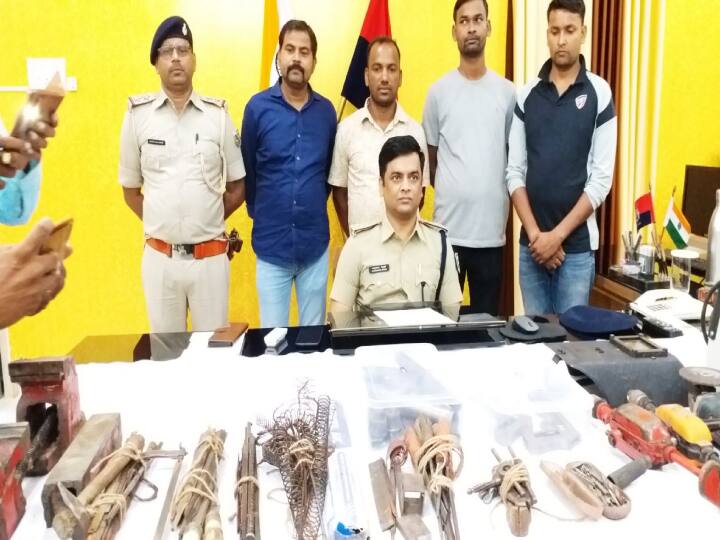 Munger Mini Gun Factory was running in rented house weapons recovered and one arrested ann Munger Mini Gun Factory: मुंगेर में किराए के घर में चल रही थी मिनी गन फैक्ट्री, अर्धनिर्मित हथियार बरामद, एक गिरफ्तार