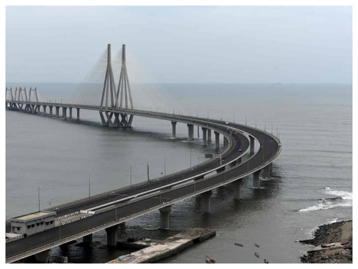 A bridge that connects the western suburbs of Mumbai to South Mumbai, Bandra-Worli Sea Link or the Rajiv Gandhi Sea Link is an engineering marvel in India worth visiting. A cable-stayed bridge built with pre-stressed concrete-steel viaducts, Bandra-Worli Sea Link is the first eight-lane structure project, consisting of seismic arrestors and can withstand earthquakes up to 7.0 on the Richter scale. This was also constructed by the Hindustan Construction Company. (Image: Getty Images)