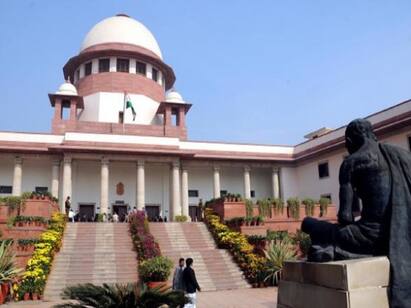 Losing Patience supreme Court Asks Lawyers To Wrap Up Arguments Over Hijab Row பொறுமைய இழந்துட்டு இருக்கோம்...ஹிஜாப் வழக்கில் கடுப்பாகிய உச்ச நீதிமன்றம்!