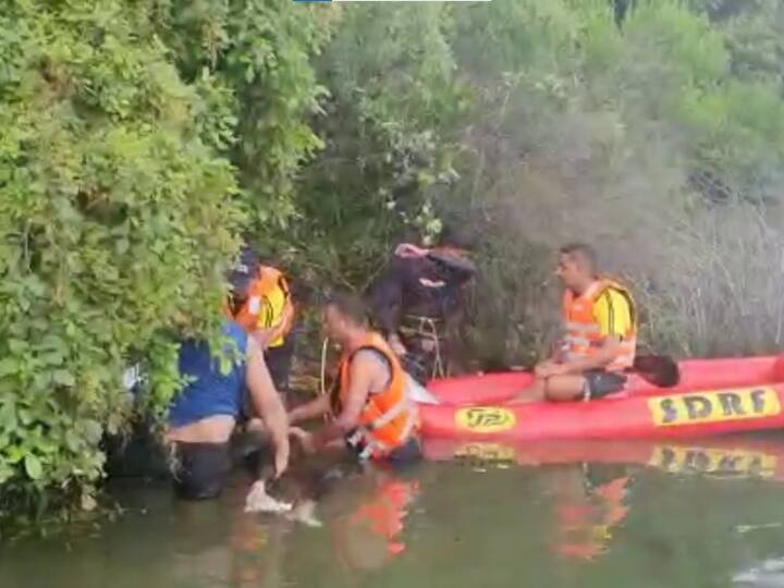 Tehri News Missing student body found in the this was written on the question paper ANN Tehri News: टिहरी में गायब हुए दो छात्रों में से एक का शव झील से बरामद, प्रश्रपत्र पर लिखा मिला...'आई लव यू मॉम'