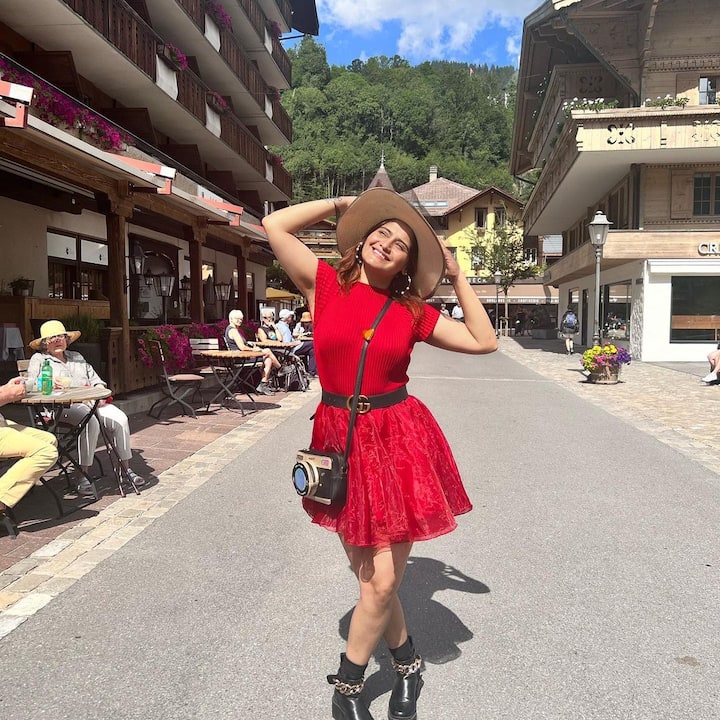 सध्या ती तिच्या फोटोशूटमुळे चर्चेत आहे. जवळपास दररोज चाहत्यांना आरतीचा नवा लूक पाहायला मिळतो. (फोटो सौजन्य : artisingh5/इंस्टाग्राम)