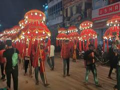 Prayagraj News: दो साल बाद धूमधाम से निकली रावण की भव्य शोभा यात्रा, अनूठी परंपरा के साथ हुई दशहरा उत्सव की शुरुआत