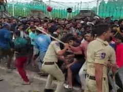 IND vs AUS 3rd T20I: टिकट खरीदने के लिए हैदराबाद में उमड़ पड़ा फैंस का सैलाब, बिक्री शुरू होते ही मची भगदड़