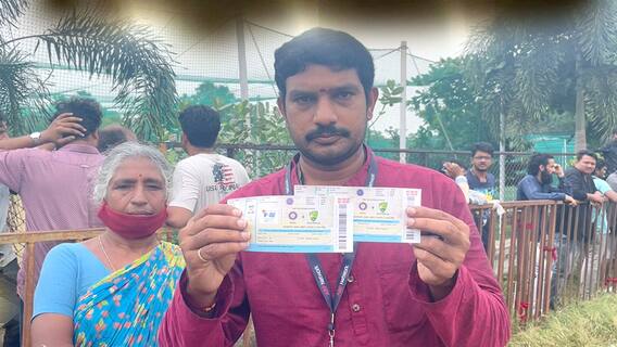 India Vs Australia tickets కోసం తొక్కిసలాటలో ప్రాణాలకు తెగించి సాధించిన బామ్మ | Gymkhana