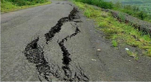 नवरात्रोत्सवाच्या तोंडावर कोल्हापुरातील श्री क्षेत्र जोतिबा डोंगराचा मुख्य रस्ता म्हणून ओळखल्या जाणाऱ्या पाण्याचा टाका भागातील पुन्हा एकदा खचला आहे.