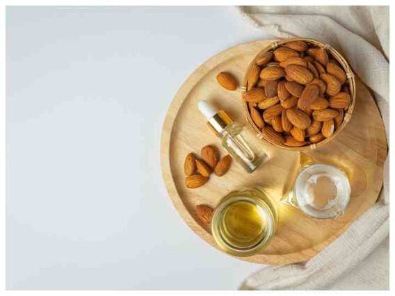 रात में सोने से पहले चेहरे पर लगाएं ये 7 ऑयल, स्किन की बढ़ेगी खूबसूरती रात में सोने से पहले चेहरे पर लगाएं ये 7 ऑयल, स्किन की बढ़ेगी खूबसूरती