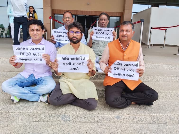 10 Oppn MLAs Suspended In Gujarat Assembly For 'Unruly Behaviour' Amid Demands For Discussion On OBC Reservation 10 Oppn MLAs Suspended In Gujarat Assembly For 'Unruly Behaviour' Amid Demands For Discussion On OBC Reservation