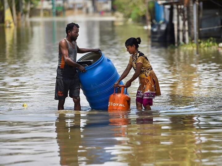 smart cities including Delhi submerged in rain water drainage system Municipal Corporation lucknow aligarh heavy water logging दिल्ली समेत देश के कई स्मार्ट-शहर बारिश के पानी में डूबे, लोगों का फूटा गुस्सा, ड्रेनेज सिस्टम पर उठाए सवाल