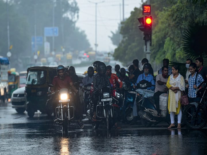 Calls were received regarding traffic jam at Khajuri Chawk, Goyala Dairy, Yamuna Bridge, Outer Ring Road Paschim Vihar, Rohini Sector-8, Hanuman Mandir Pusa Road, Azad Market, Dwarka flyover, Dhaula Kuan to Gurugram, officials said. (Image: PTI)