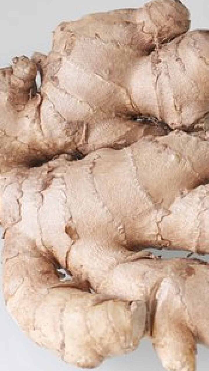 आल्यामुळे शरीरातील जळजळ, सर्दी आणि विषाणूजन्य समस्यांपासून आराम मिळतो.