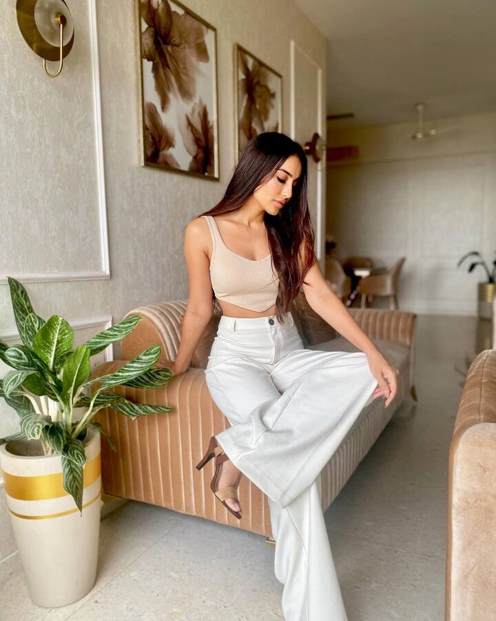 मात्र, आज चाहते केवळ तिच्या अभिनयानेच नव्हे तर लूकवरही प्रभावित झाले आहेत.(फोटो सौजन्य :surbhijyoti/इंस्टाग्राम)