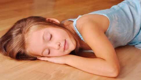 Health Tips: Not one but many diseases are cured by sleeping on the floor, know which problems get relief. Health Tips : ਫਰਸ਼ 'ਤੇ ਸੌਣ ਨਾਲ ਇਕ ਨਹੀਂ ਬਲਕਿ ਕਈ ਬਿਮਾਰੀਆਂ ਹੁੰਦੀਆਂ ਦੂਰ, ਜਾਣੋ ਕਿਹੜੀਆਂ-ਕਿਹੜੀਆਂ ਸਮੱਸਿਆਵਾਂ ਤੋਂ ਮਿਲਦੀ ਰਾਹਤ