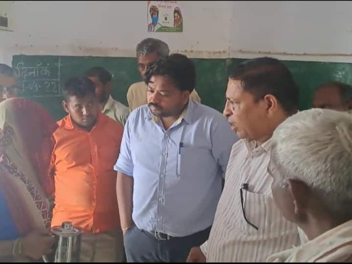 Sambhal News 7 year old girl locked in the room for 18 hours due to the negligence of the school ANN Sambhal News: स्कूल की लापरवाही के चलते 18 घंटे तक कमरे में बंद रही सात साल की छात्रा, अब स्टाफ पर होगी कार्रवाई