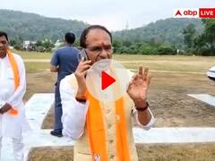 Video: जब सभा में नहीं पहुंच सके CM शिवराज, हेलीपैड से फोन पर दिया भाषण