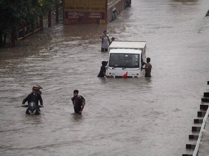 The continuous downpour through the day caused a chock-a-block situation on various intersections and key stretches of the city, sending the traffic haywire. (Image: PTI)
