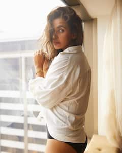 ओपन शर्ट में Aisha Sharma ने शेयर कीं ऐसी फोटोज, बहन बोलीं-'फ्लॉवर नहीं फायर है तू...'