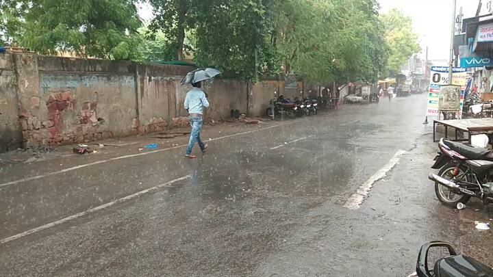 राजस्थान के भरतपुर में मौसम विभाग के अलर्ट बाद विदा लेते मानसून की बरसात से किसान के अरमानों को पूरा कर दिया है.  रातभर हुई बरसात से रवि की फसल को फायदा होगा. कुछ दिन बाद रवि की फसल की बुवाई शुरू होने वाली है.