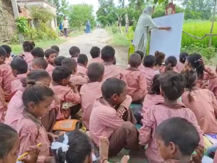 Shravasti district Government school is running on the road in Kathra Mafi village ANN Shravasti News: श्रावस्ती जिले में 5 साल से सड़क पर चल रहा सरकारी स्कूल, शिक्षा विभाग नहीं ले रहा सुध