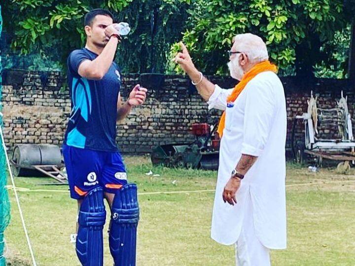 अर्जून सोबतचे काही फोटो योगराज सिंह यांनी त्यांच्या अधिकृत इन्स्टाग्रामवर शेअऱ केले आहेत.