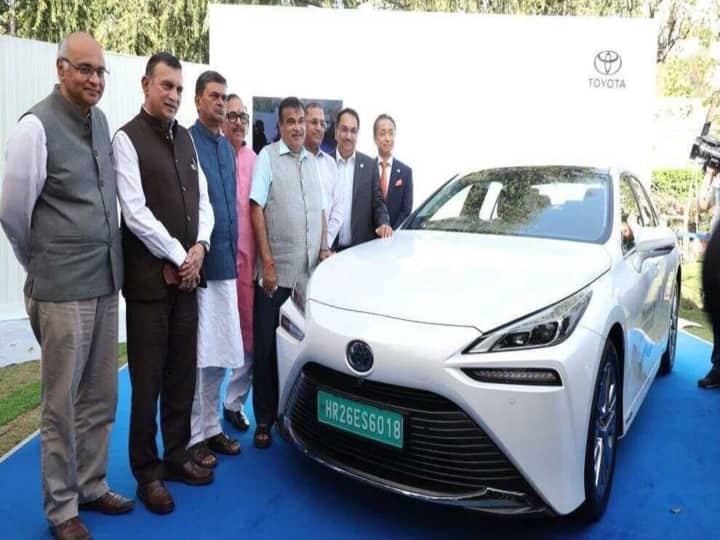 Toyota maruti and tata going to launch its car in india in next week check price and features Upcoming Cars: कार लेने का प्लान है तो थोड़ा रुक जाइये अगले सप्ताह लॉन्च होने जा रहीं हैं ये तीन शानदार कारें, इनमें से एक है बेहद खास