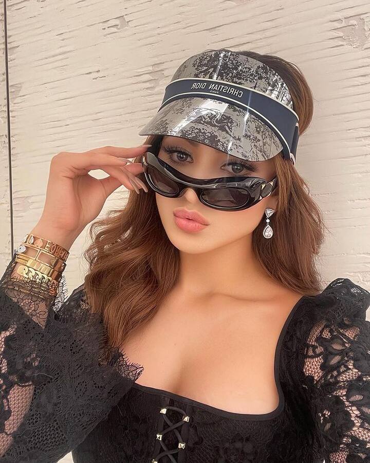 ઉર્વશી રૌતેલાના દેશમાં જ નહીં વિદેશમાં પણ લાખો ચાહકો છે  (All Photos-Instagram)