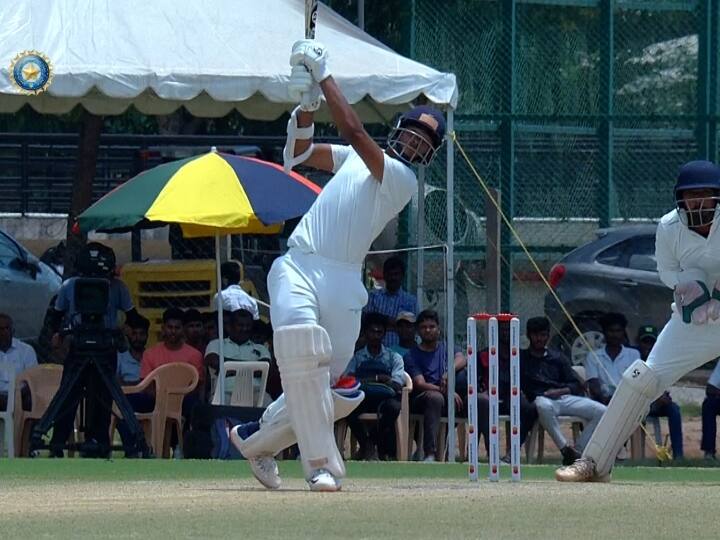 Yashasvi scored a brilliant double century in Duleep Trophy Final against south zone Duleep Trophy: यशस्वी जायसवाल ने जड़ा दोहरा शतक तो श्रेयस के बल्ले से भी निकले रन, रहाणे दूसरी पारी में भी फेल