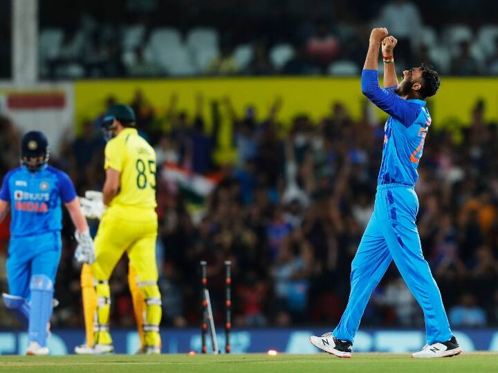 India got the target of 91 runs, Axar and Bumrah's superb bowling, Wade's stormy batting IND vs AUS: टीम इंडिया को मिला 91 रनों का लक्ष्य, मैथ्यू वेड ने तूफानी बल्लेबाजी से पलटा मैच