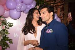 Bipasha Baby Shower Photos : डीप नेक...स्लिट गाउन पहन बिपाशा बसु ने सेलिब्रेट किया अपना बेबी शॉवर, देखें रोमांटिक तस्वीरें