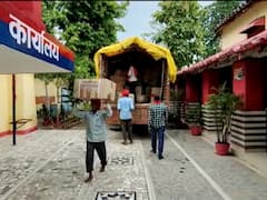 प्रतापगढ़ में पटाखा कारोबारी के घर मिला विस्फोटक का जखीरा, लगभग 300 पेटी बरामद