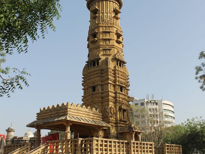 हथींसिंग जैन मंदिर (Hutheesing Jain Temple) बेहद की खूबसूरत मंदिर है. उल्लेखनीय रूप से ये मंदिर पीढ़ी दर पीढ़ी कई जैन परिवारों के लिए पवित्र रहा है. Photo- Gujarat Tourism