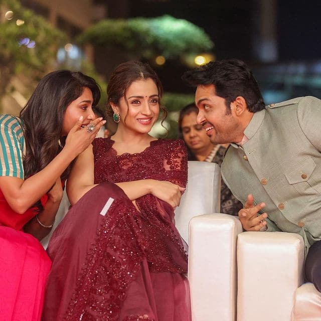 ஓடாதே சொல்லடி ஓர் வார்த்தை சொல்