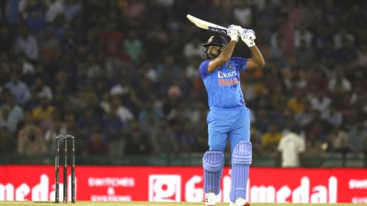 IND vs AUS Rohit Sharma Made new record became leading six hitter in T20Is Rohit Sharma New Record : भारतीय कर्णधार रोहित शर्मा बनला सिक्सर किंग, मार्टीन गप्टिलला मागे टाकत केला नवा रेकॉर्ड