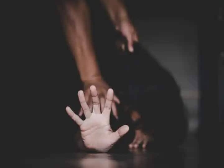 Delhi News: दिल्ली फिर हुई शर्मसार, 10 साल के बच्चे के साथ हुआ रेप, गंभीर हालत में कराया गया भर्ती Delhi 10-year-old child raped in Seelampur area one accused arrested ANN Delhi News: दिल्ली फिर हुई शर्मसार, 10 साल के बच्चे के साथ हुआ रेप, गंभीर हालत में कराया गया भर्ती