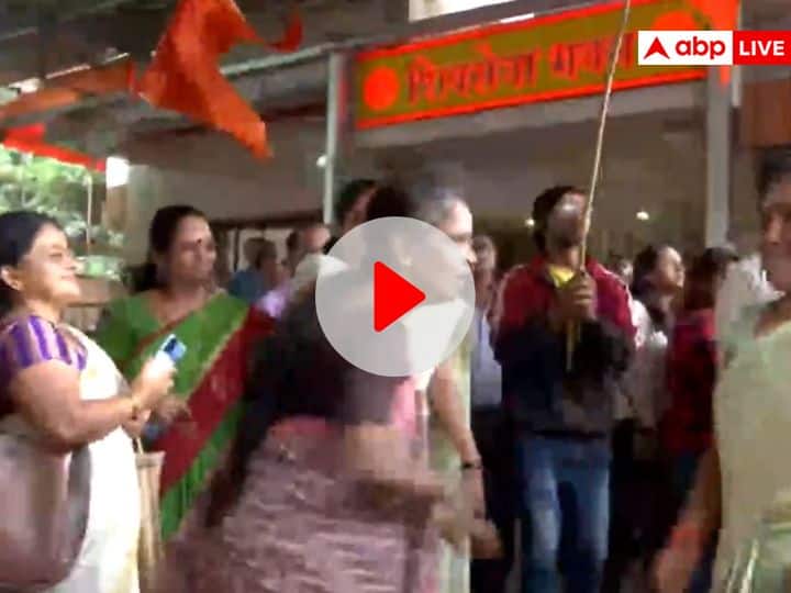 Dussehra Rally Shiv Sena workers celebrate after Bombay HC permitted Thackeray faction Dussehra Rally: उद्धव गुट को मिली दशहरा रैली की अनुमति, शिवसेना कार्यकर्ताओं ने ऐसे मनाया जश्न