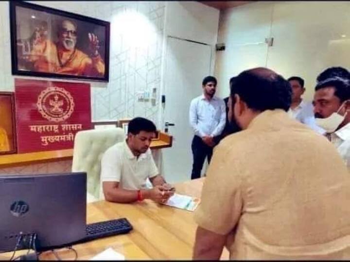 Maharashtra Political News Eknath Shinde's son seen sitting on CM's chair goes viral Maharashtra Political News: సీఎం సీట్లో ముఖ్యమంత్రి కుమారుడు- వైరల్ అయిన ఫొటోలు, విపక్షాల సెటైర్లు!