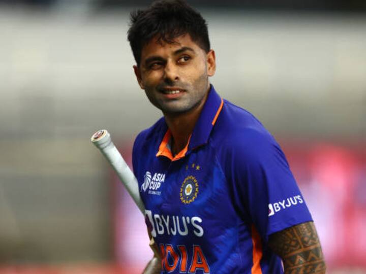India vs Australia 2nd T20 Suryakumar Yadav Viral Video Of Confident Reply To Murali Kartik's '0-1' Down Question Video Ind vs Aus 2nd T20: Suryakumar Yadav's Confident Reply To Kartik's '0-1' Down Question - WATCH