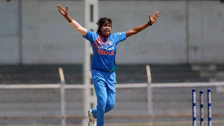 Jhulan Goswami: দুই দশক আগে ইংল্যান্ডের বিরুদ্ধে ২০০২ সালে আন্তর্জাতিক টেস্ট এবং ওয়ান ডে অভিষেক ঘটিয়েছিলেন ঝুলন। চার বছর পরে ইংল্যান্ডের বিরুদ্ধেই ঘটান টি-টোয়েন্টি অভিষেকও।