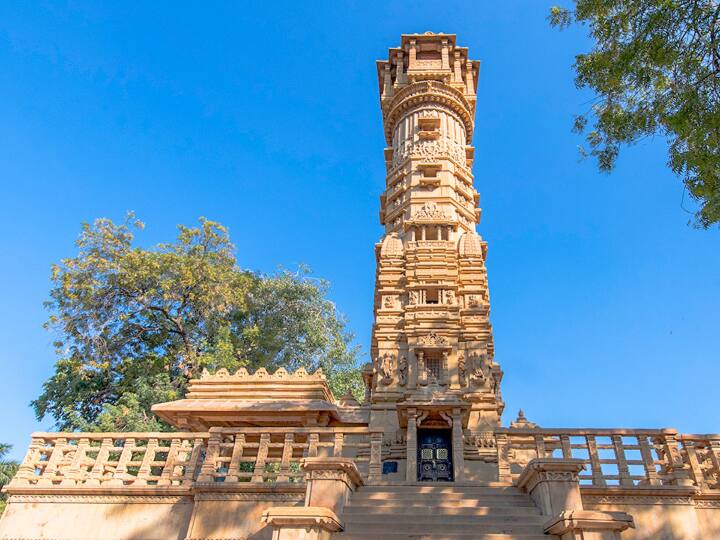 हथींसिंग जैन मंदिर में जाने का समय: इस जैन मंदिर में कोई प्रवेश शुल्क नहीं है. मंदिर के अंदर कैमरों की अनुमति नहीं है. मंदिर का समय सुबह आठ बजे से शाम पांच बजे तक है. सुबह 8:00 बजे आरती की जाती है. दोपहर के भोजन के समय दोपहर 1:00 बजे से दोपहर 2:00 बजे तक मंदिर बंद रहता है. Photo- Gujarat Tourism