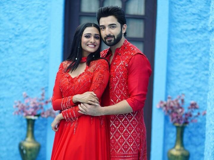 Bhagya Lakshmi’s Rohit Suchanti Misses Lady Luck Aishwarya Khare During Zee Rishtey Awards Bhagya Lakshmi’s Rohit Suchanti Misses Lady Luck Aishwarya Khare During Zee Rishtey Awards